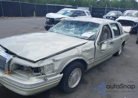 1997 Lincoln Town Car Signature из США, поврежденный, VIN 1LNLM82W3VY746254